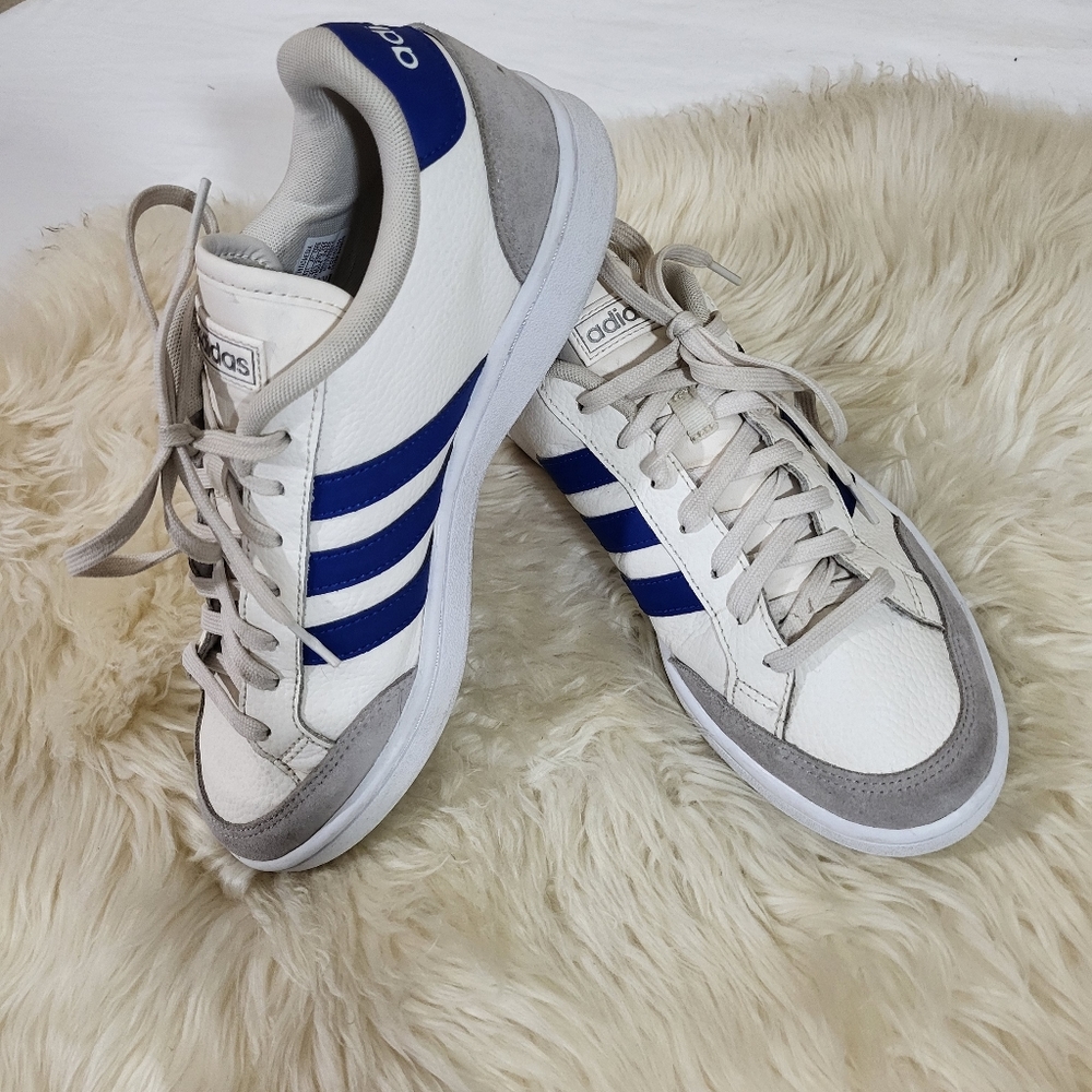Adidas Grand Court SE Tennis Shoe